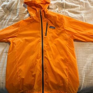 Patagonia Houdini packable hoodie windbreaker
Size: M